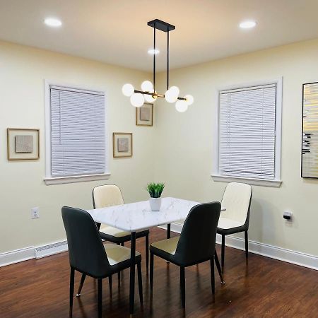 Newly Renovated Charming Home With Parking Fort Washington Bagian luar foto