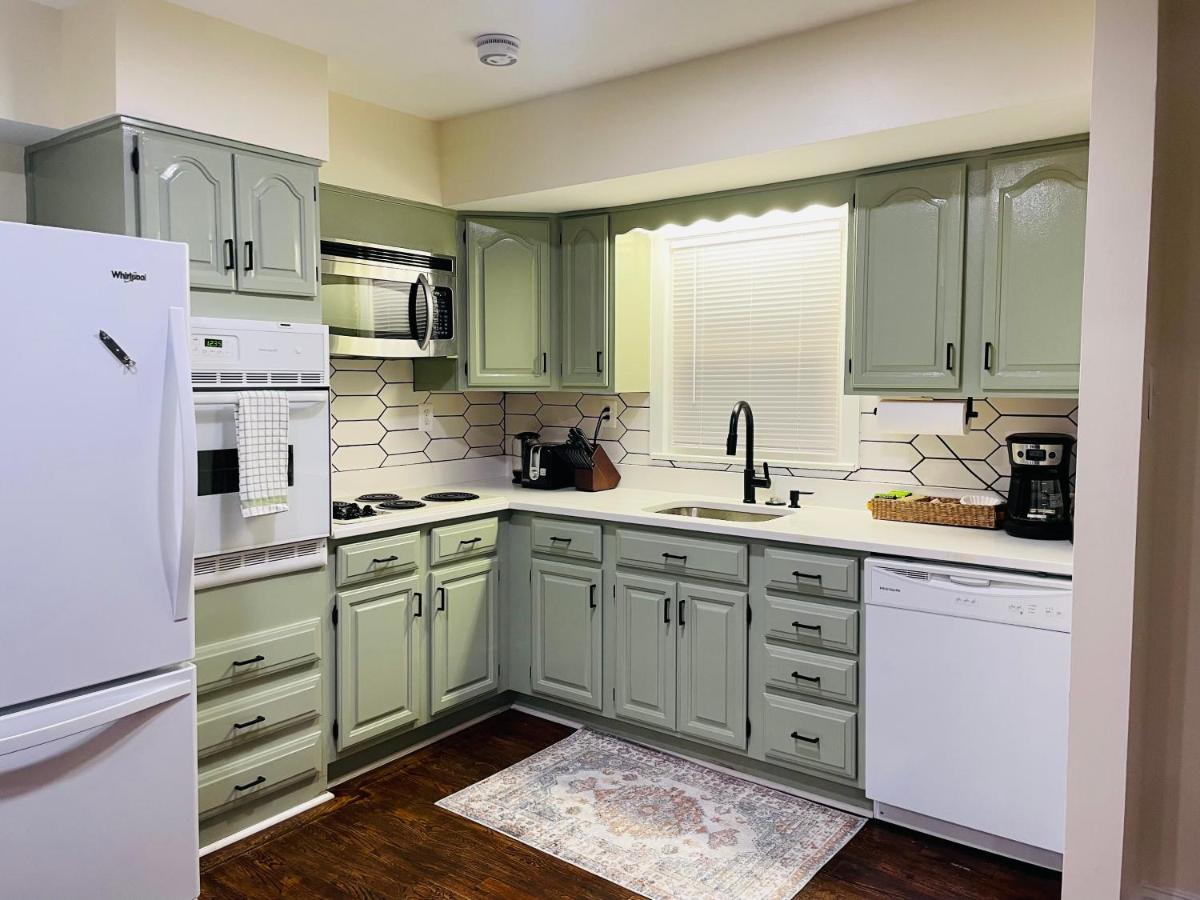Newly Renovated Charming Home With Parking Fort Washington Bagian luar foto