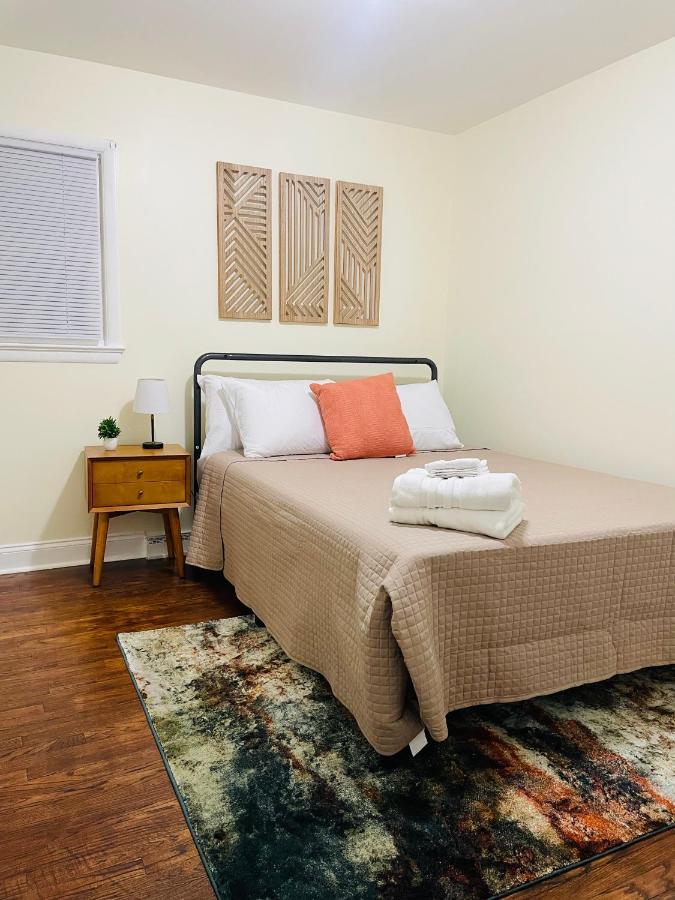 Newly Renovated Charming Home With Parking Fort Washington Bagian luar foto
